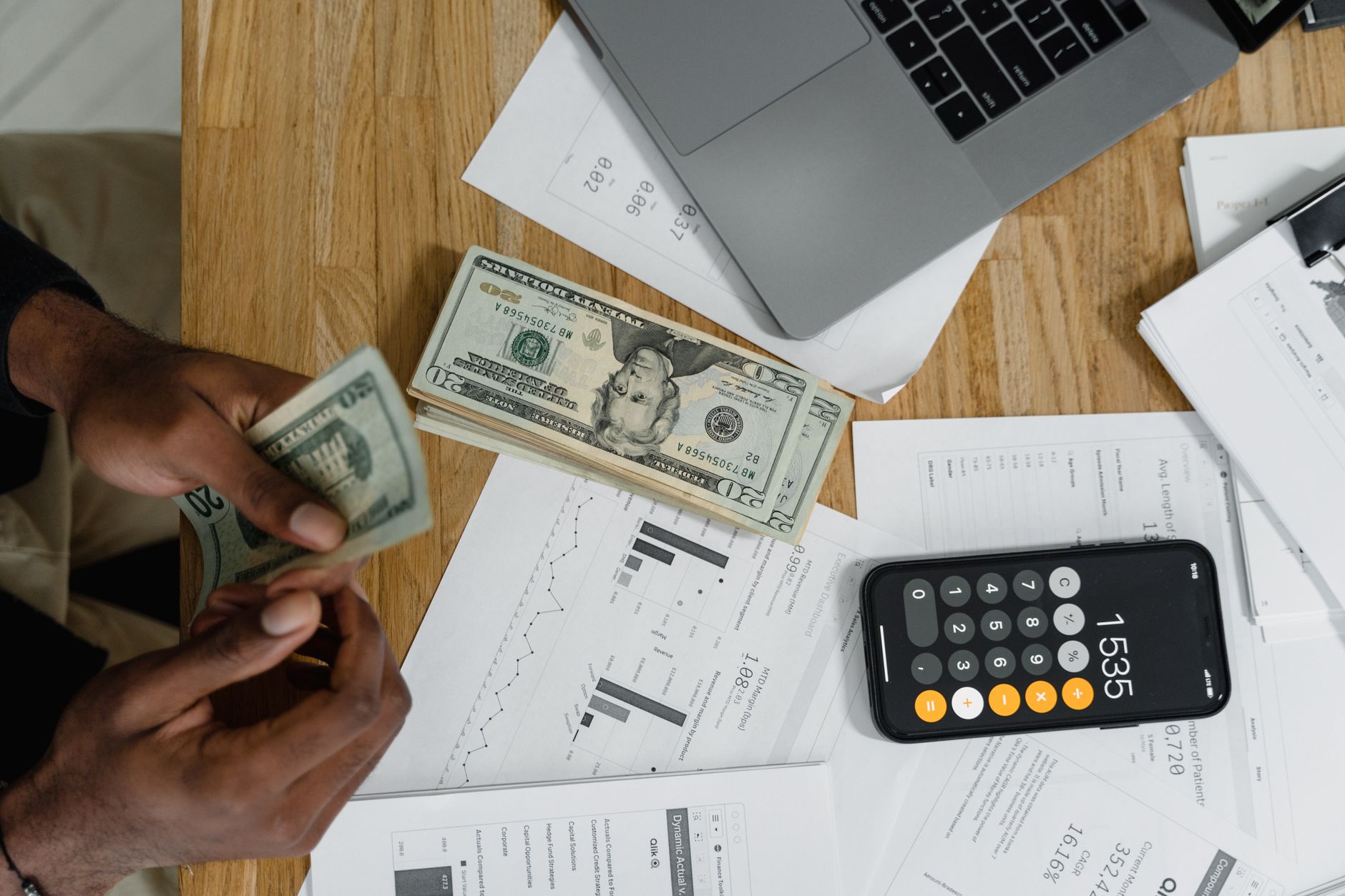 Monitorizare modificări de taxe SRL